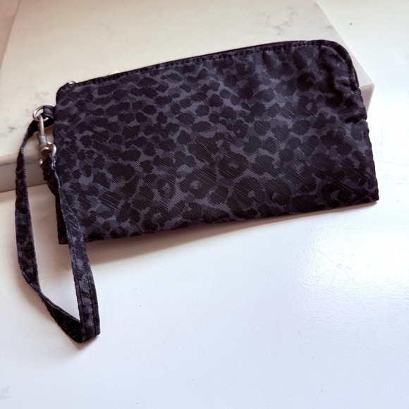 NWOT Baggallini The New Classic Collecrion RFID Animal Print Clutch/Wristlet - Picture 3 of 5